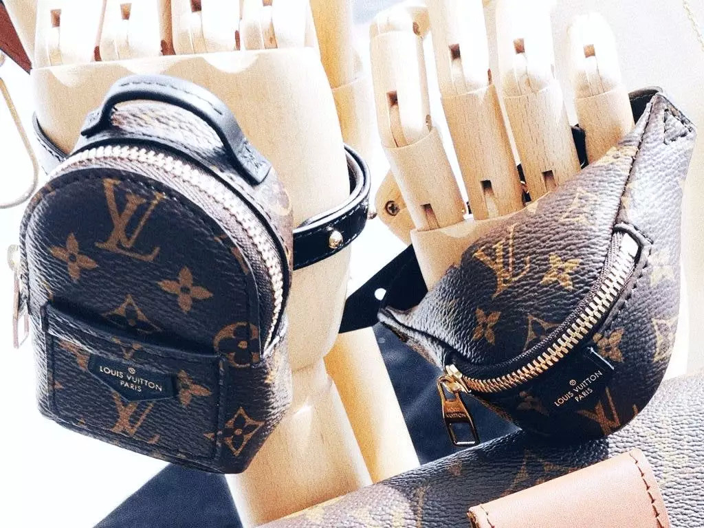 我的胸，我的手指，我的脚腕……都需要一只包包