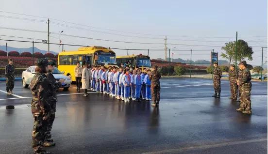 桃花山红军学校研学军训,鄂旅投桃花山红军学校教官