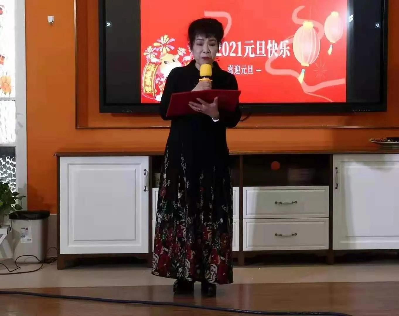 郑州怡丰新都汇社区德艺双馨艺术团大爱无疆做公益演出众人称赞。