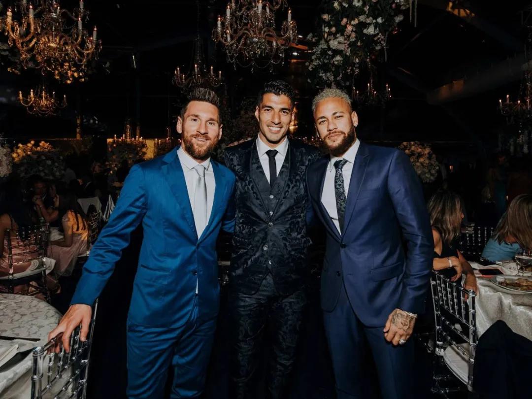 为什么正装比休闲的要有气质,为什么正装比运动装贵