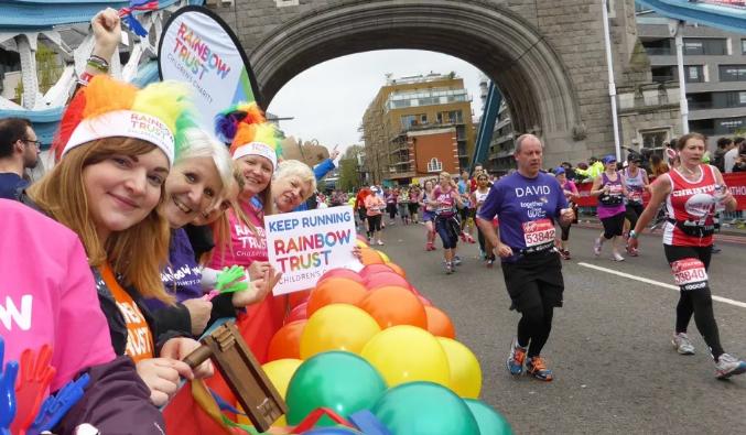 伦敦马拉松赛视频,伦敦马拉松半马时间