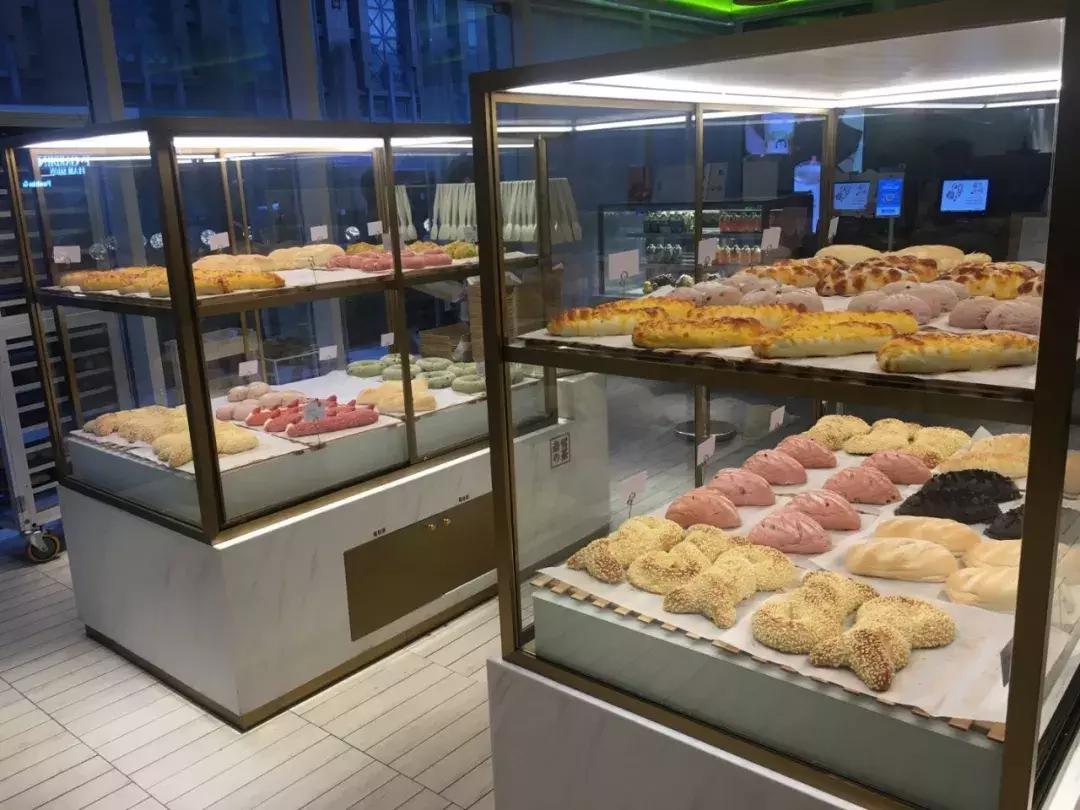 我们走访了最火的9家奶茶店,记者走访测评全市多家品牌奶茶店