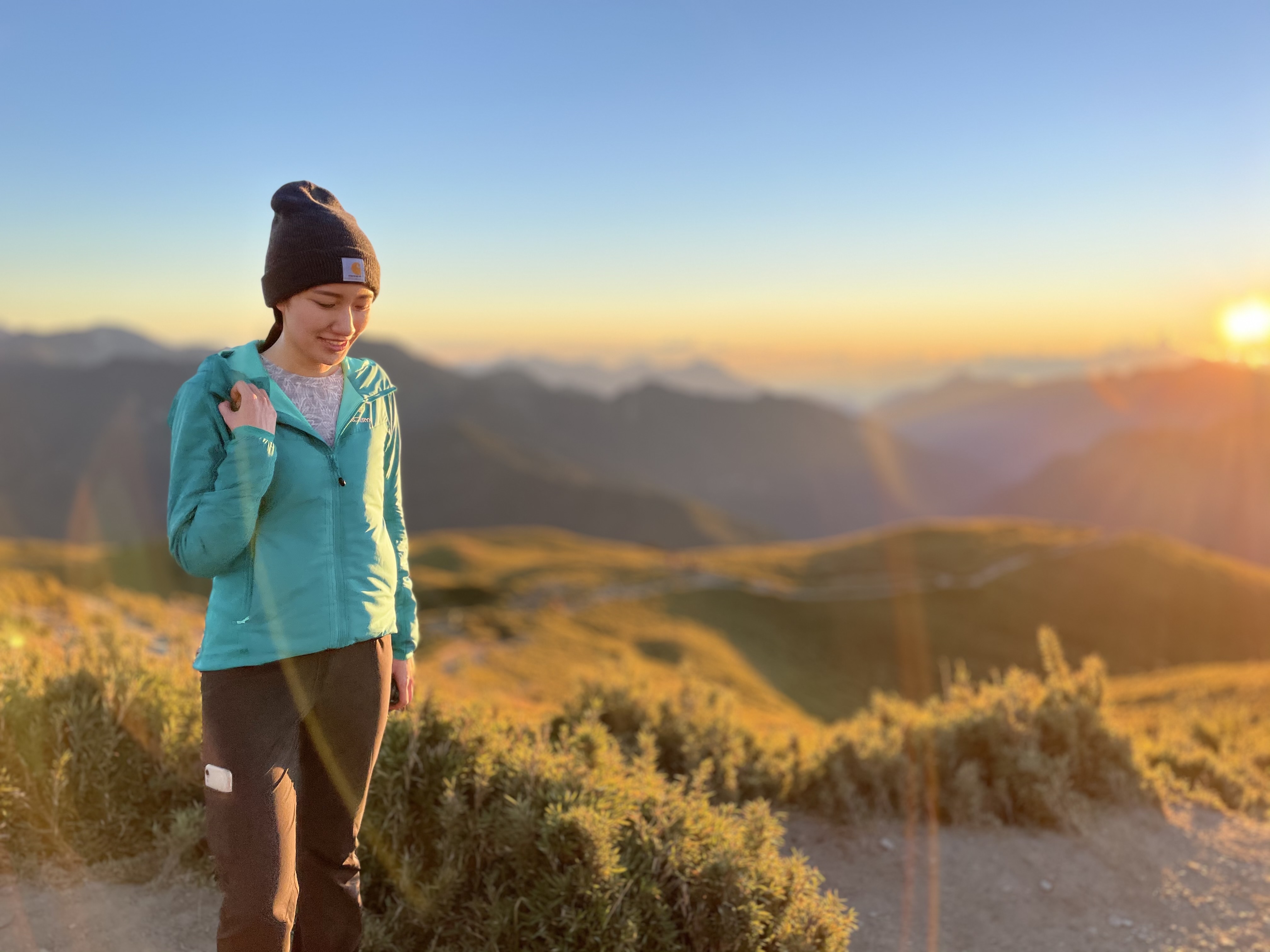 一件很旧很破的羊毛衣,不可水洗的羊毛衣