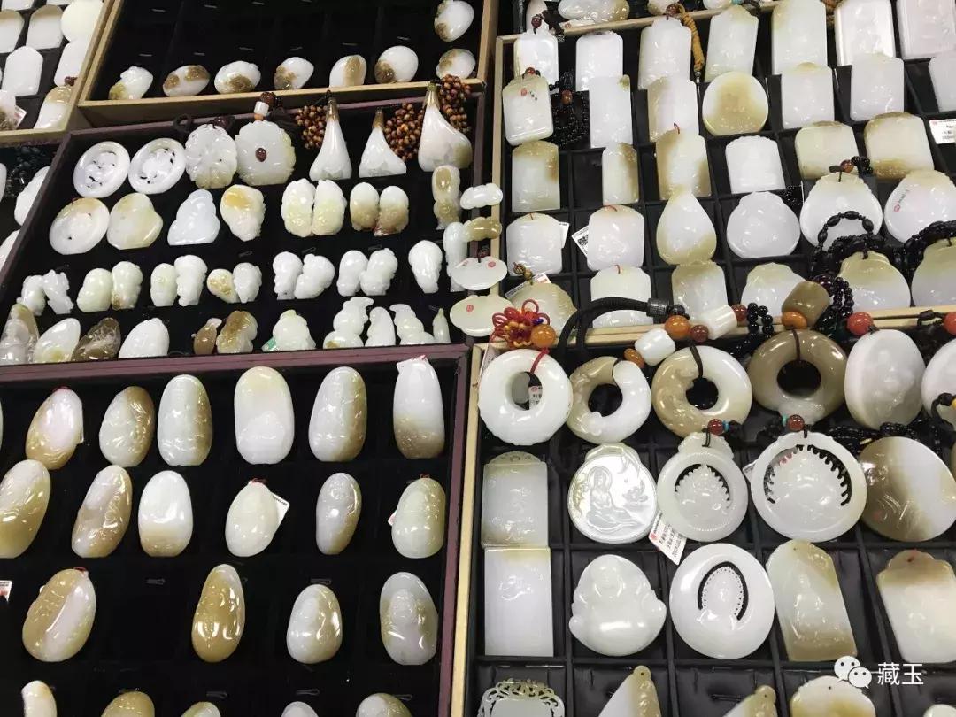 和田玉俄料值不值得入手,和田玉籽料和俄料到底有什么区别