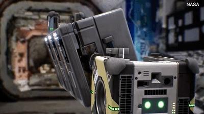 帮助宇航员回到宇宙飞船,帮助宇航员登上月球