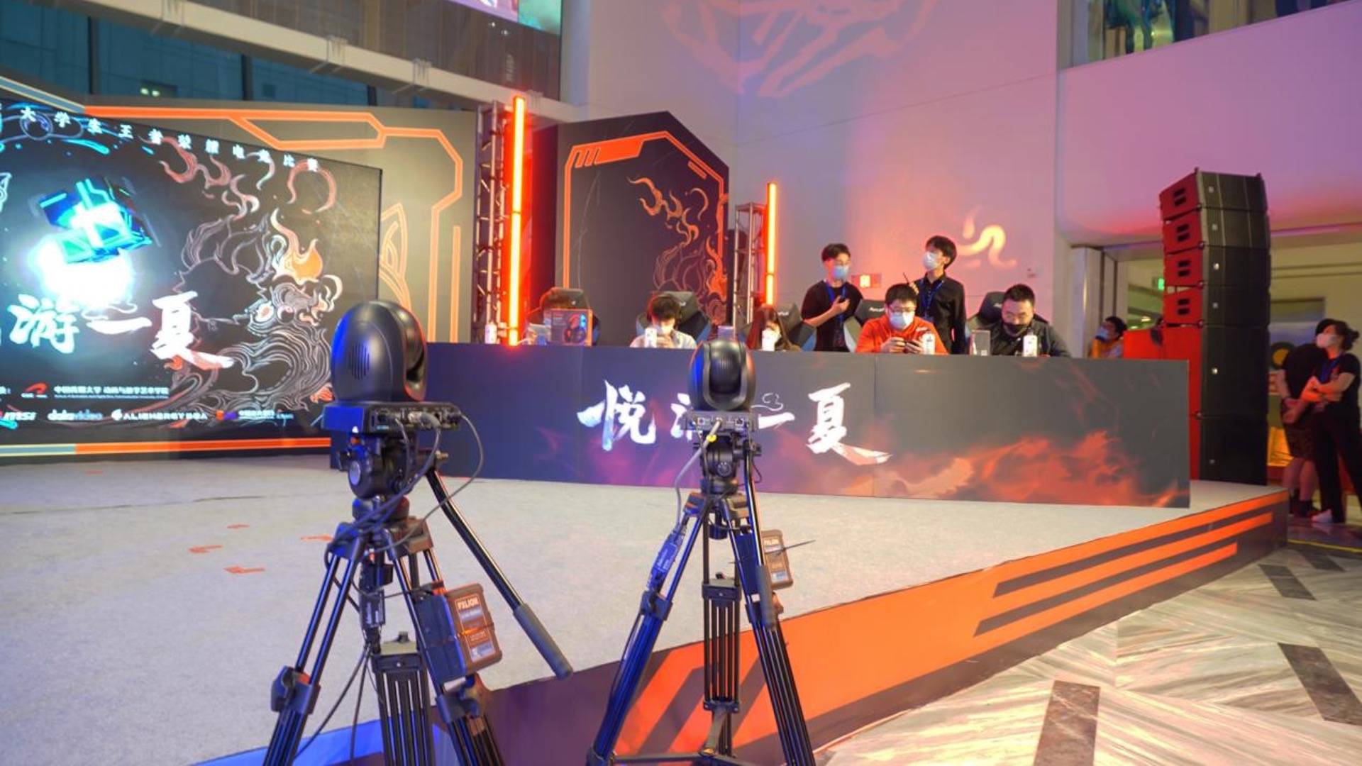 中国传媒大学如何在30秒内同台变换电竞赛事与舞台节目的拍摄直播