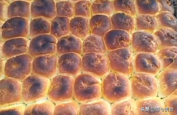 农村人发面卷子带锅巴,把面团放入火炉里会爆炸吗