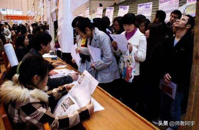 本科毕业就业月薪3万的六大专业,让985毕业生后悔的四大专业