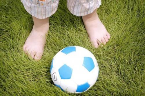 不爱穿鞋的孩子怎么办,不爱穿鞋子的10岁小孩