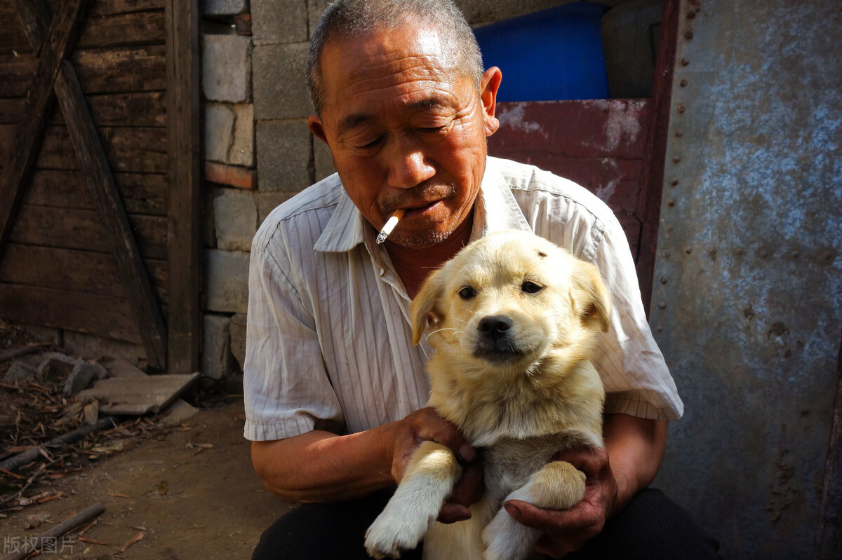 医院查出癌症男子一个人看病,查出癌症晚期只有三个月