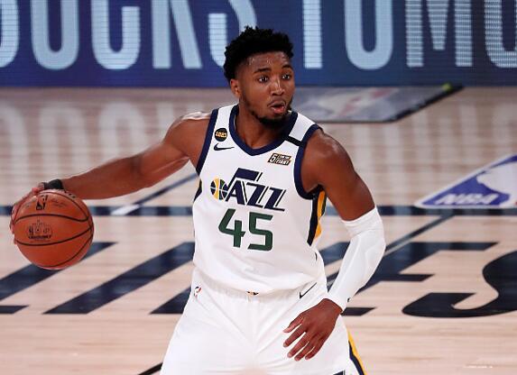 254分破詹皇纪录！7场大战狂刷神迹：两新星让乔丹库里成背景