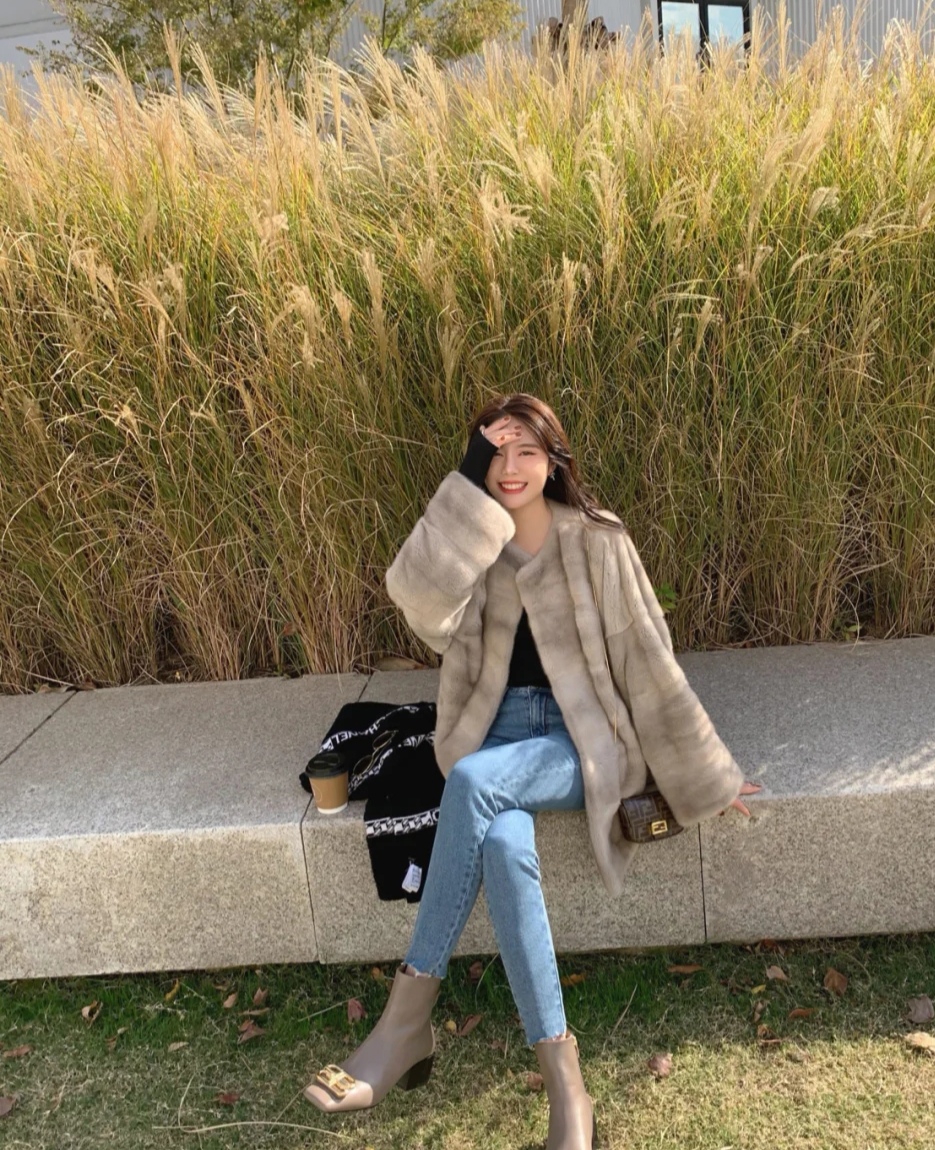 皮草外套大衣,皮草外套怎么穿出时髦感