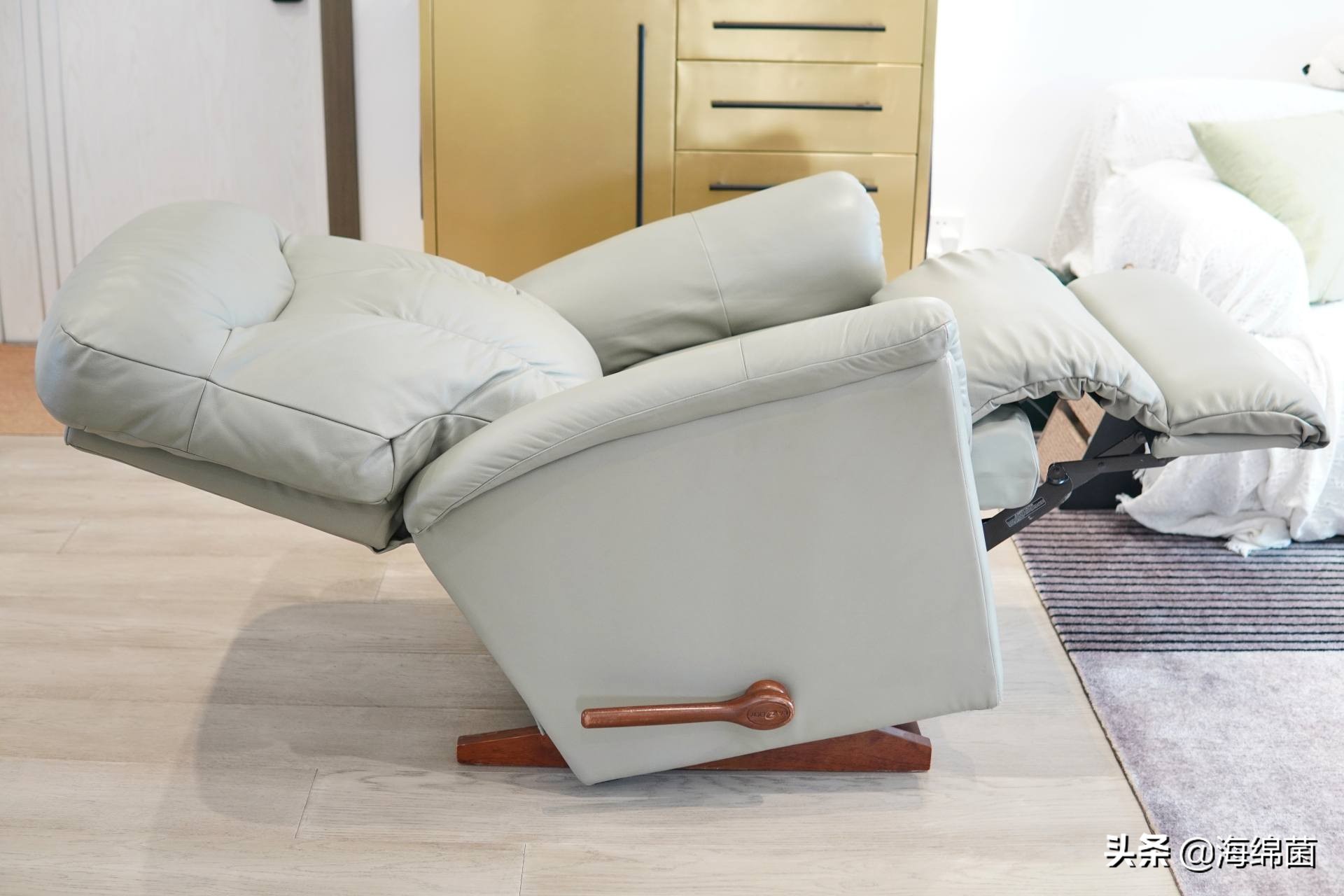 休闲阳台升级，好坐感才是王道：LAZBOY乐至宝功能沙发躺平体验