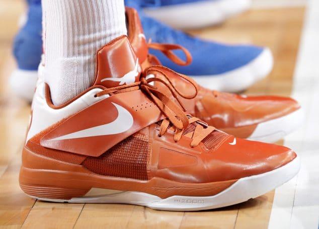 nba2019总决赛g5杜兰特上脚球鞋,今日nba球鞋上脚詹姆斯