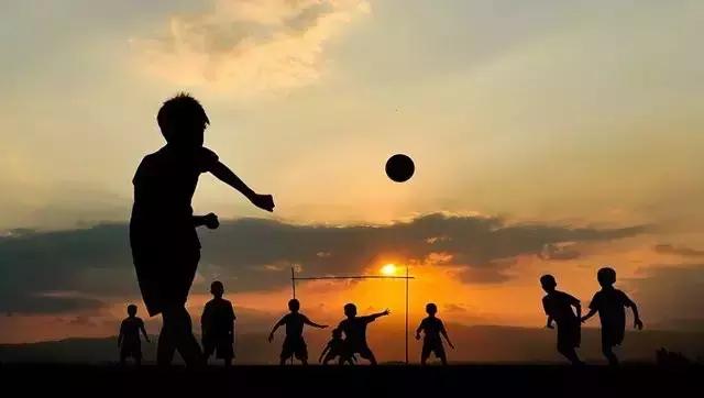 致一起踢球的兄弟们,致球场上的兄弟