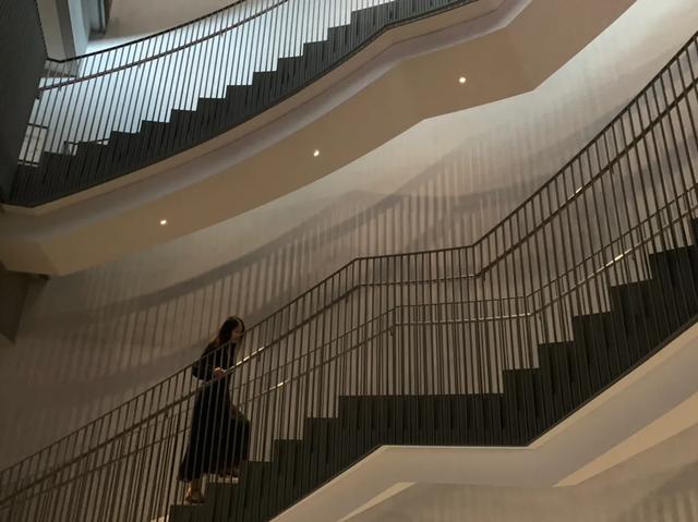 不看后悔！！！惊艳朋友圈的博物馆照片！一条连衣裙就搞定！