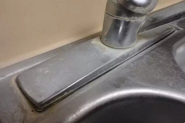 厨房水槽肮脏,清洗水槽污垢的小妙招列表