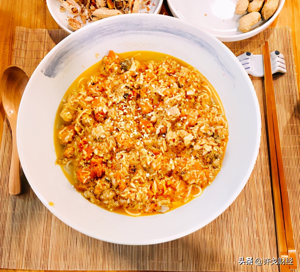 当代年轻人的真实消费观问题,现代年轻人的“奇葩”消费观