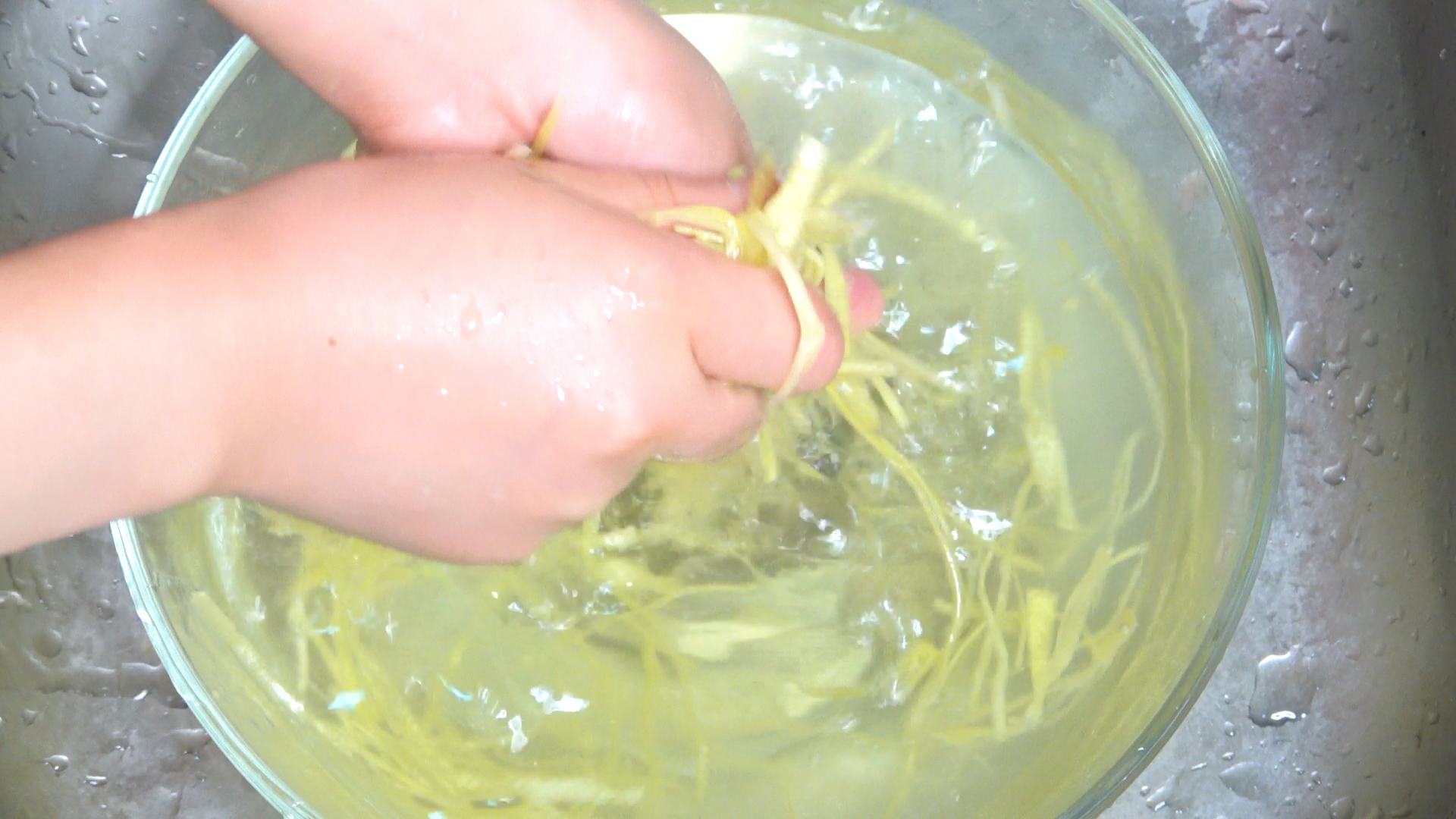 蜂蜜柚子茶怎么煮才不苦涩呀,蜂蜜柚子茶是怎么熬的视频