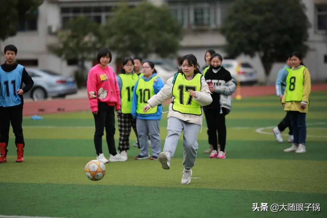 随州外国语小学足球比赛,外国语学校足球小将比赛