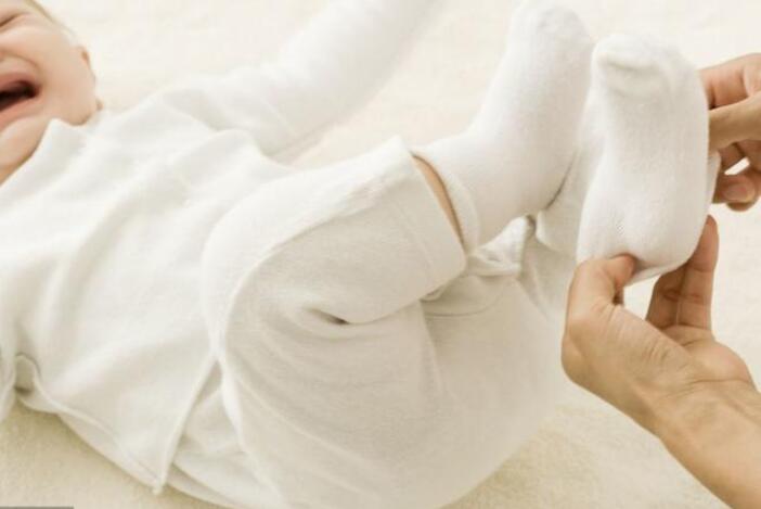 孩子为什么喜欢脱袜子,为什么孩子喜欢脱袜子