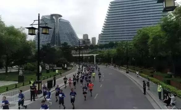 西安曲江国际马拉松赛直播,西安国际马拉松赛鸣枪开跑日