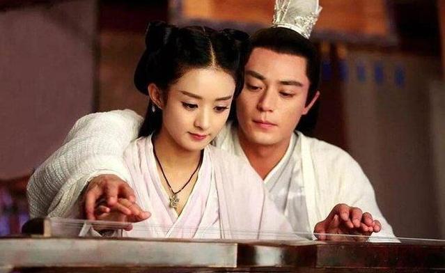 爱情是浪漫而又美好的事,爱情应该是快乐且美好的