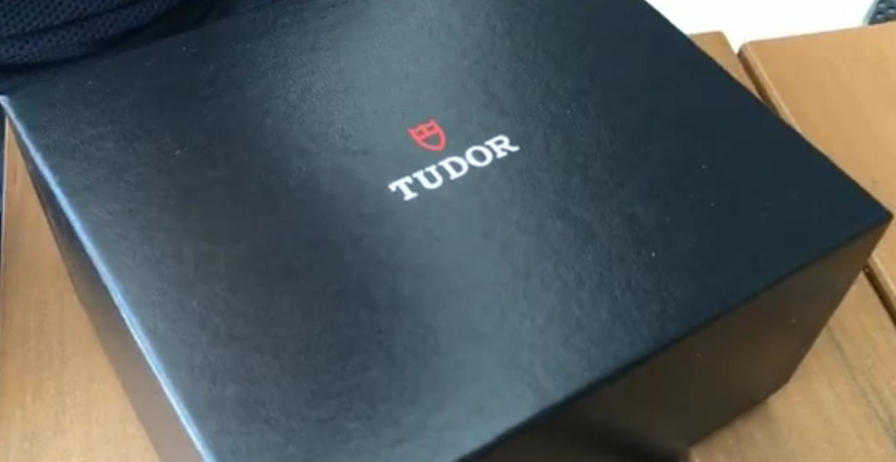 刷储值卡就不能开原价发票？花一万多元在商场买“豪表”发票却只能开1元？