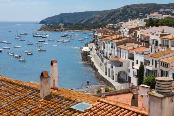 首个废除军队的国家,第1个废除奴隶制的国家