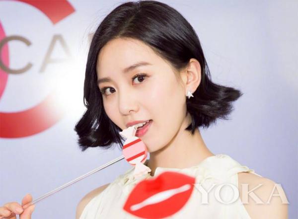 林允最漂亮的唇膏,林允快速化妆变身