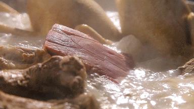 过桥米线汤底的简易做法,过桥米线汤底是什么做的