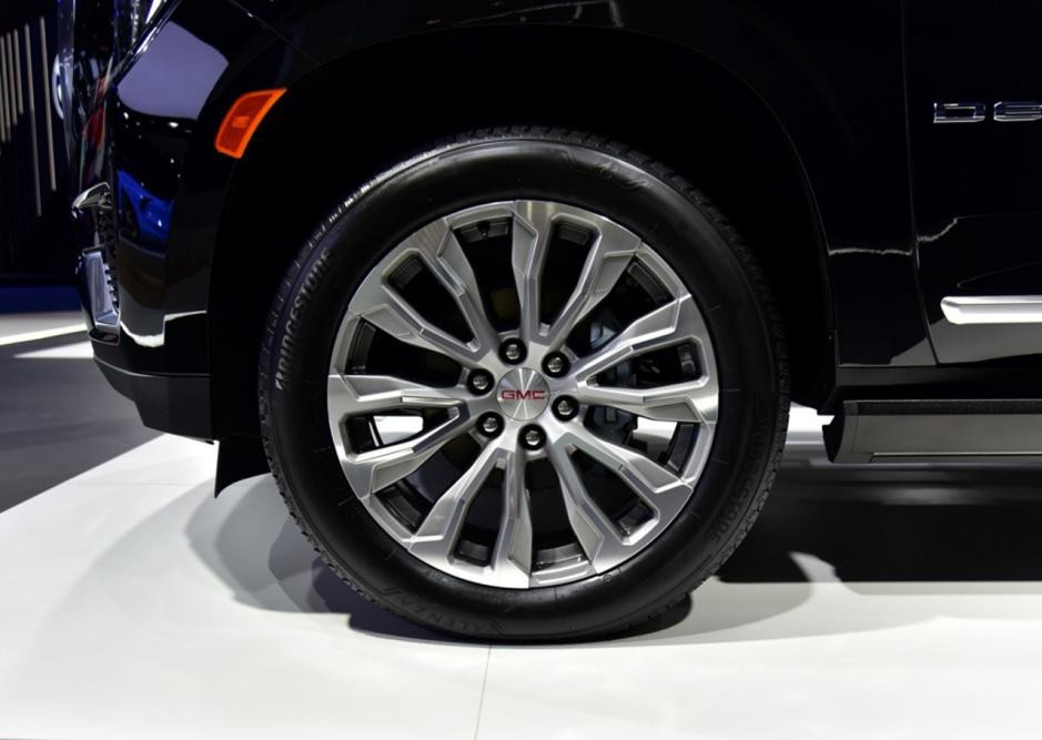 将粗犷进行到底,GMCYUKON配齐6.2LV8、电磁悬架和限滑差速