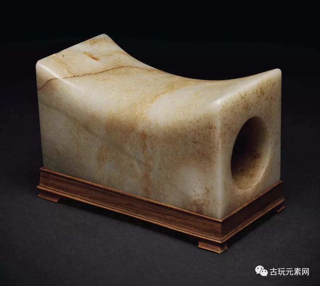 纽约苏富比总成交约1.2亿乾隆青白玉双鱼洗近2000万人民币成交