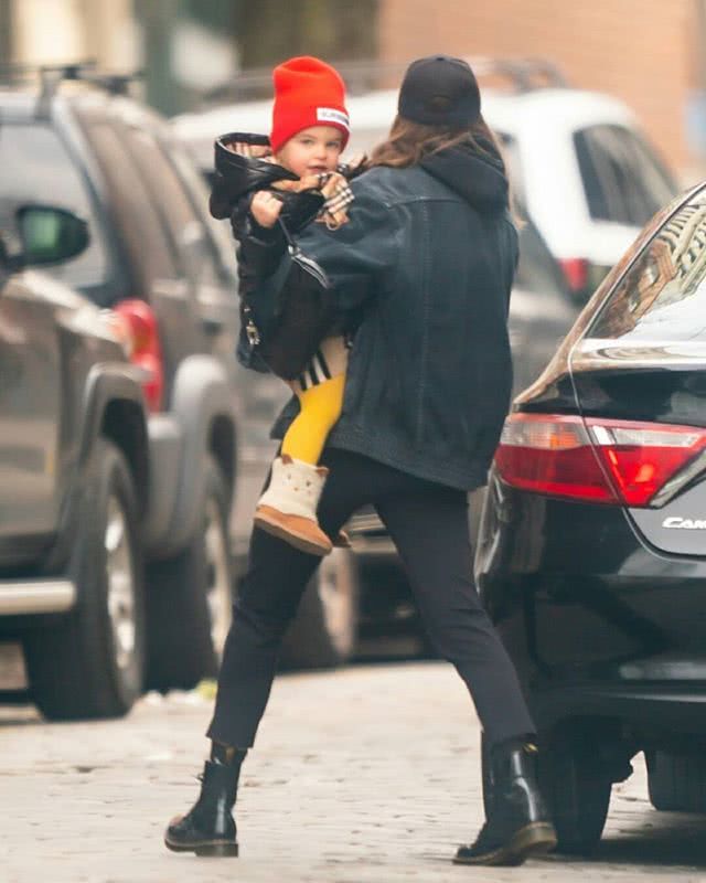 布莱德利库珀伊莲娜离婚几年复合,伊莲娜女儿布莱德利库珀