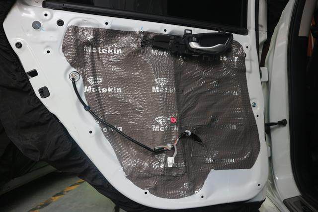 除了“起步无敌,180过弯”,本田思域的音响同样让豪车望尘莫及