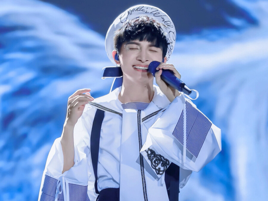 周深让人听哭了,周深的十个神级现场