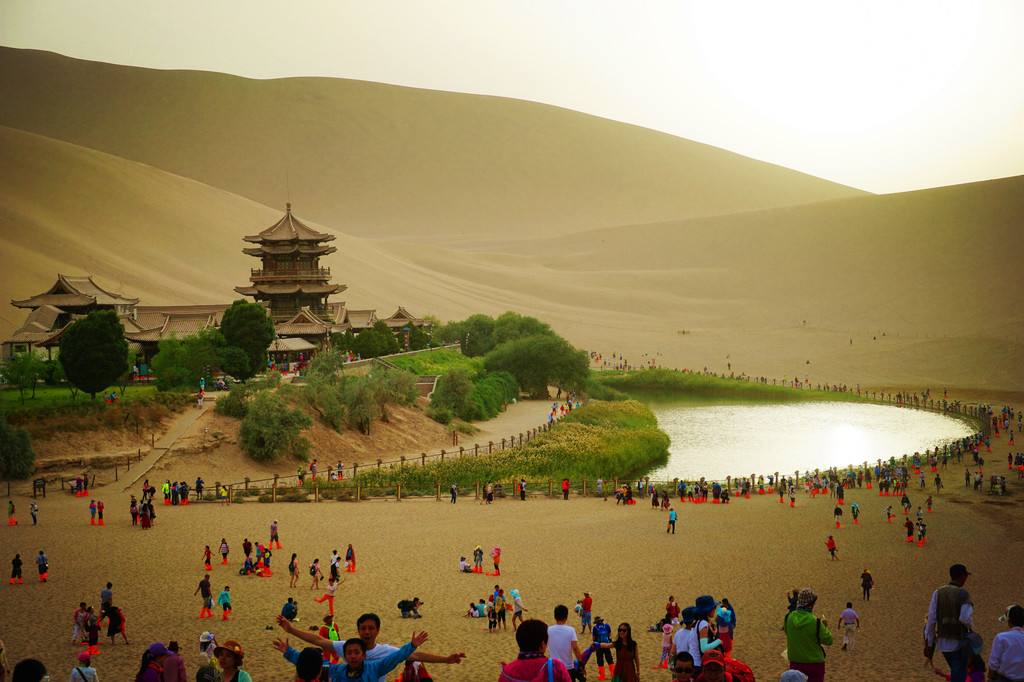 月牙泉千年不枯竭原因,敦煌月牙泉永不枯竭