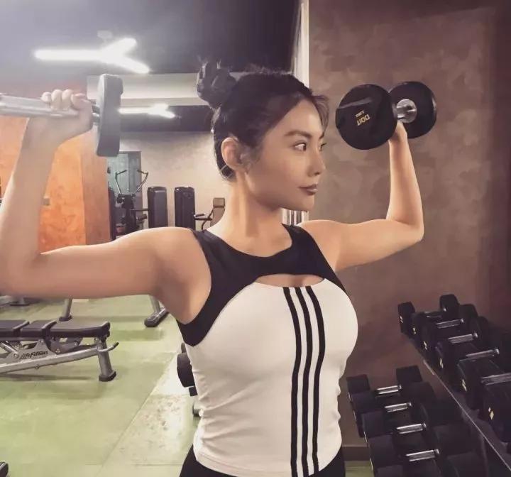 身材比柳岩更惊人,比柳岩还好身材的女人