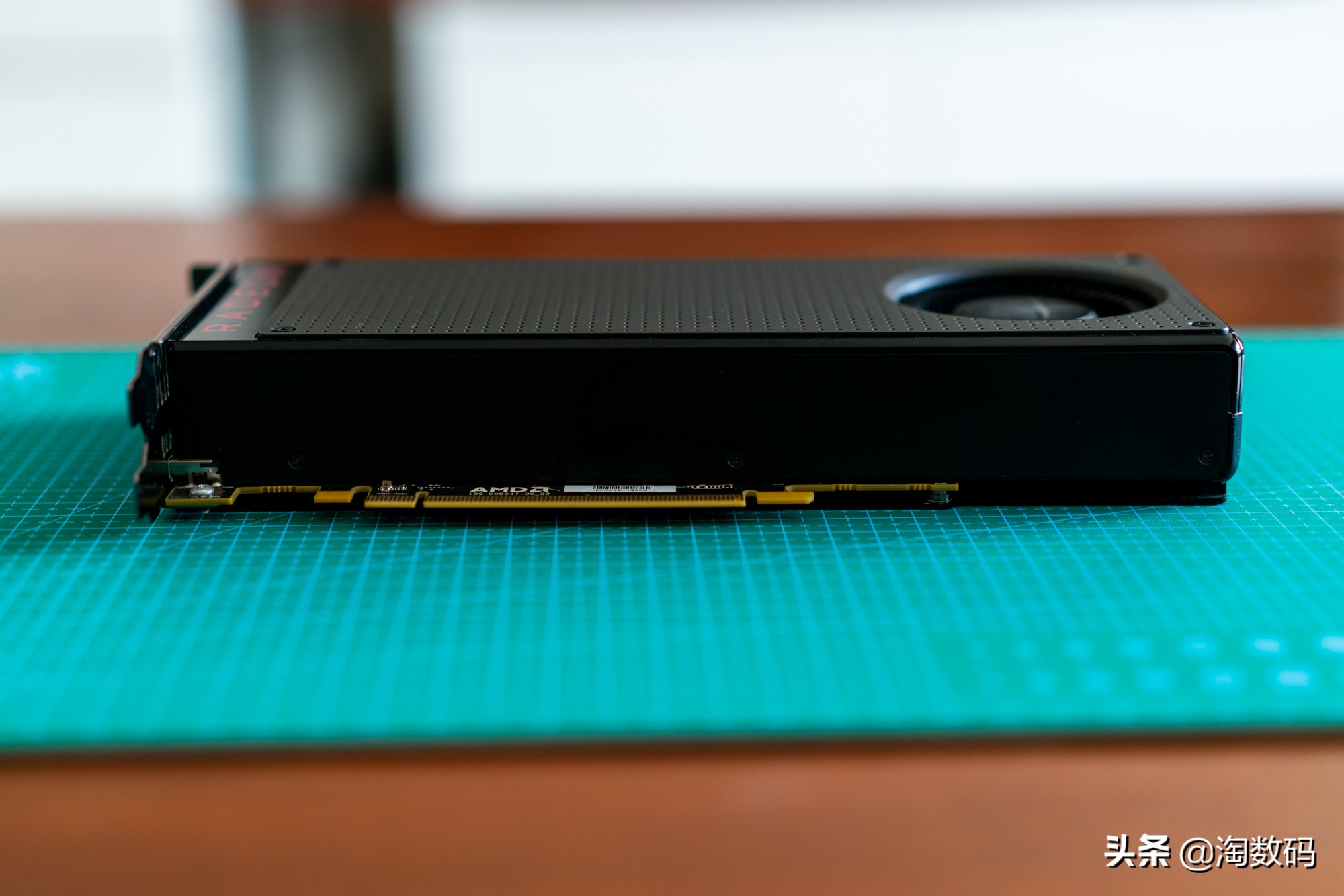 89°C警告：高温燥热一脉相承的AMD涡*公轮**版RX4808GB显示卡