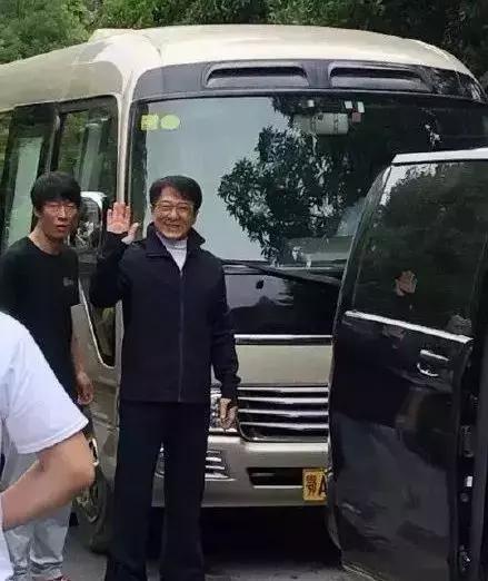 成龙院长参加了我的毕业礼，他说这么多年唯一遗憾的事是……