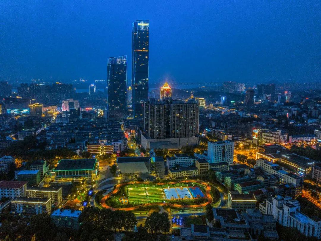 从镇江到镇江市体育中心怎么走,镇江老体育公园