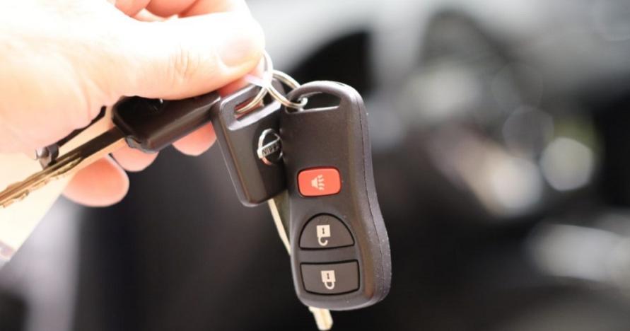 车门有一扇门遥控锁不上什么原因,如果发现车门锁了怎么办