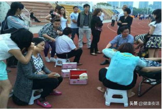 耳朵奇痒难受，原来是“脚气”钻入耳朵，有几个习惯一定要改