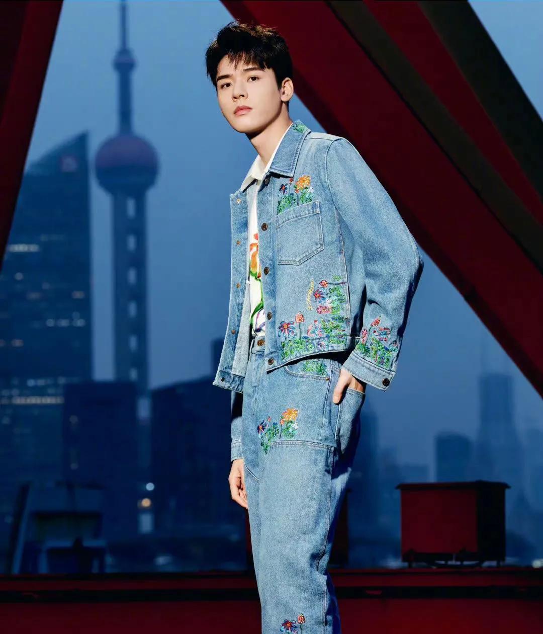 lv大秀单品采访怼脸,lv大秀明星红毯朱一龙