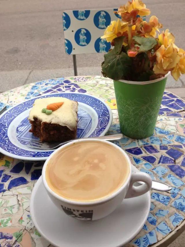 深夜除了晒烤串，还能晒太阳