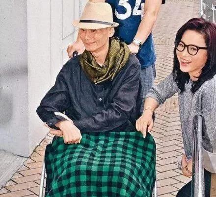 洪金宝67岁身体硬朗,洪金宝坐轮椅苍老消瘦
