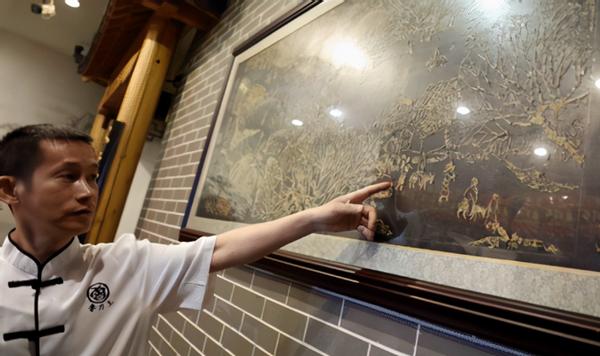 修脚师鲁可水:从业30年,用万人脚皮作画,富豪出20万被拒