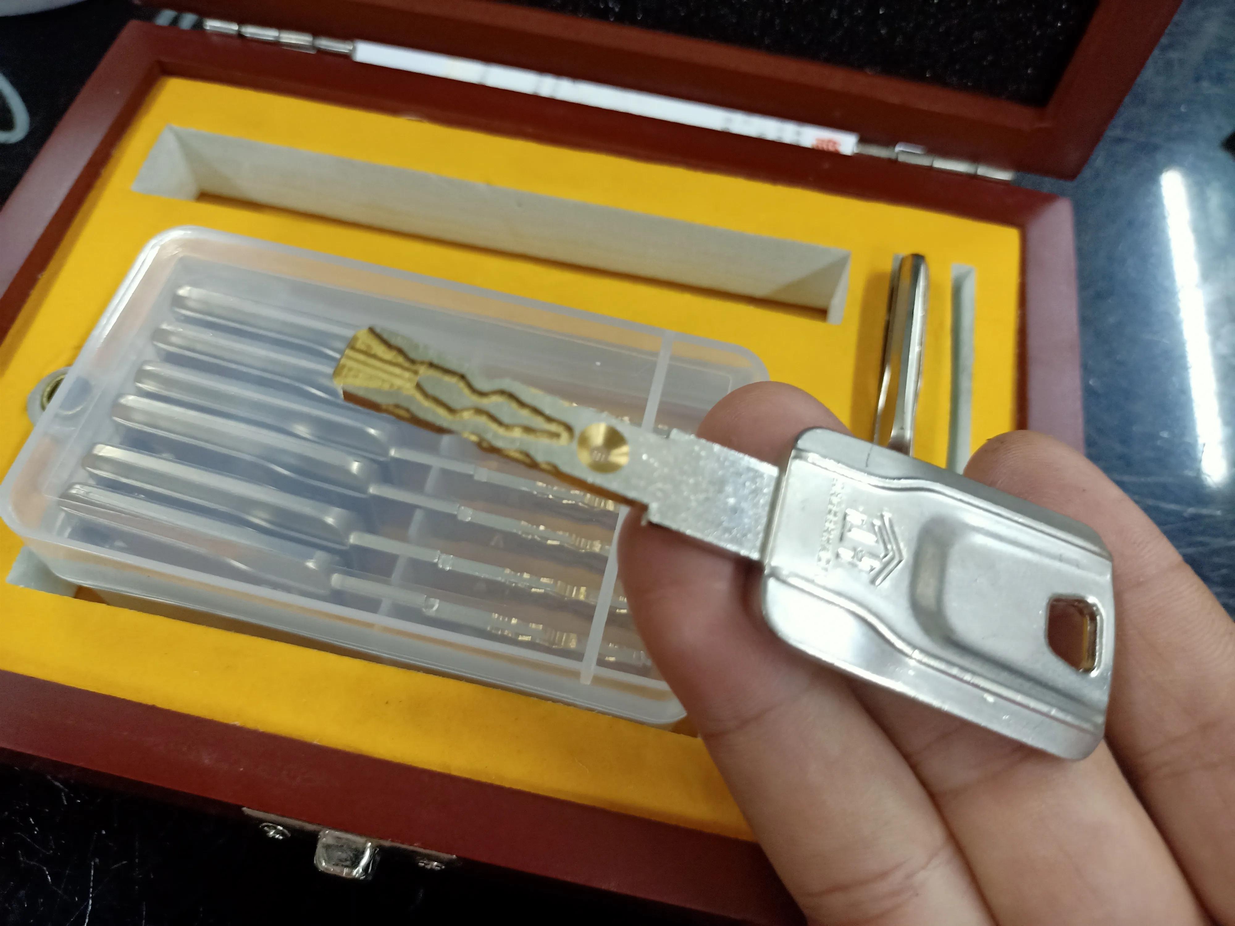 防盗门锁芯不知道尺寸怎么办,防盗门锁芯怎么进不去