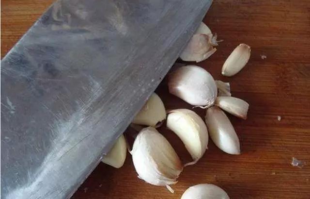 一招教你如何灭蟑螂,教你一招快速灭蟑螂