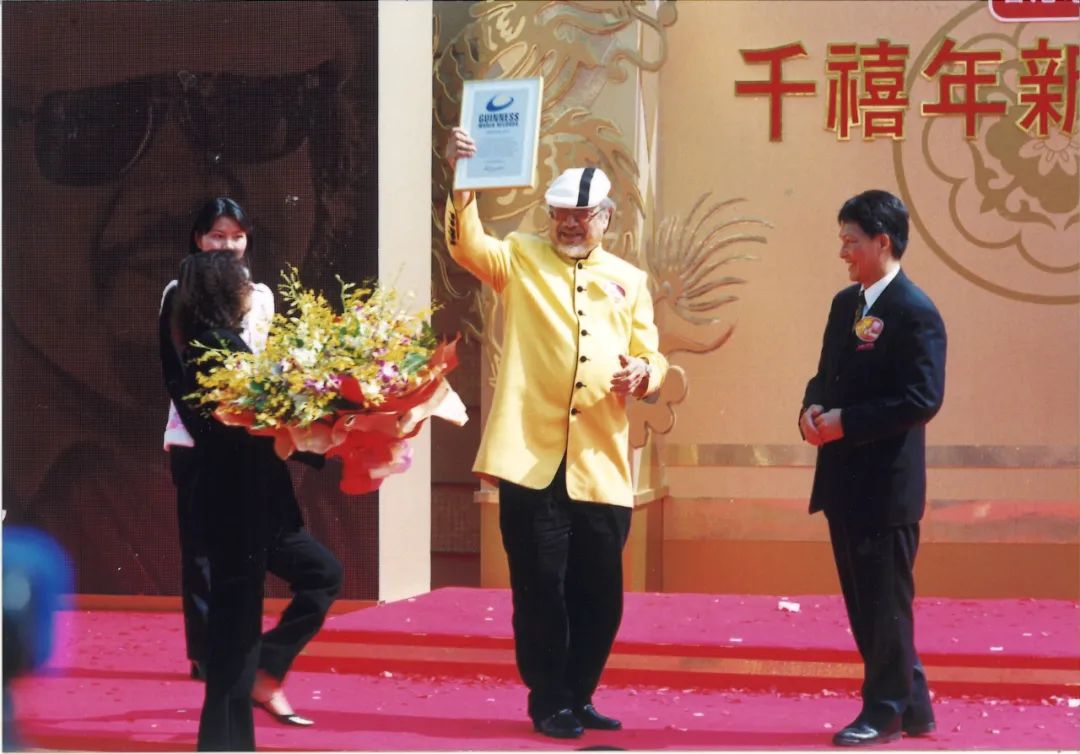 宣布荣休!96岁香港乐坛教父纵横七十年,仍保持世界纪录无人能破